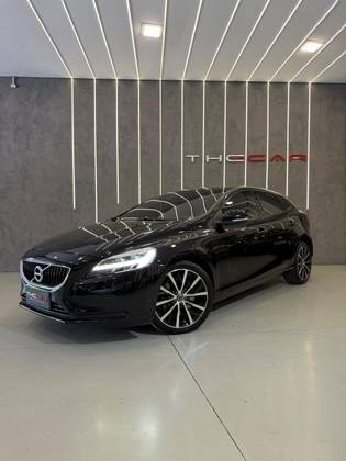 VOLVO V40 2.0 T4 MOMENTUM GASOLINA 4P AUTOMÁTICO